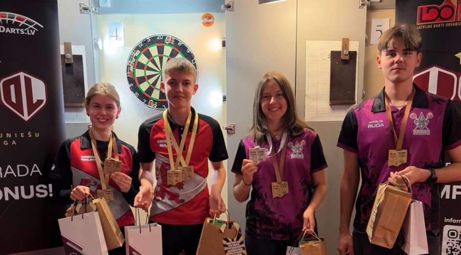 Latvijas jauniešu Darts līgas šautriņu mešanā 5. posmā ar divām uzvarām dominē Buļko