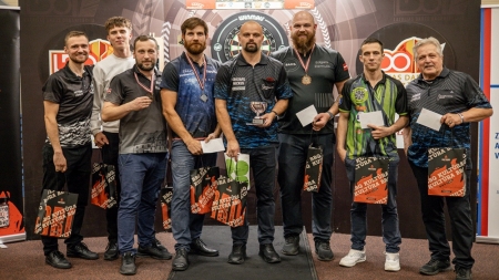 Atjaunotajā Bauskas kausā šautriņu mešanā triumfē Mickus un Roga